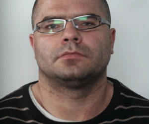 Perfekcyjnie fałszują dokumenty! Są poszukiwani przez bydgoską policję [ZDJĘCIA] 