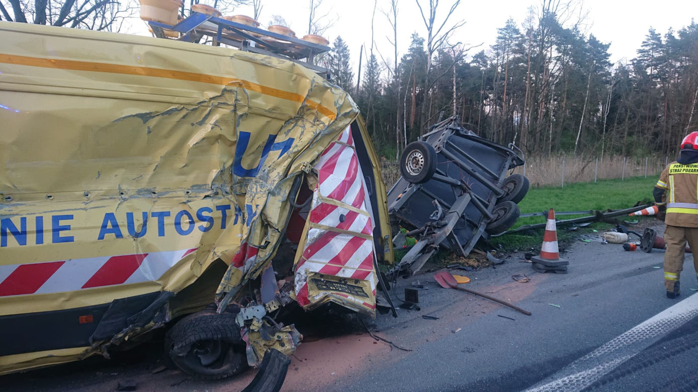 Koszmarny wypadek na A4 w Jaworznie. Ciężarówka wjechała samochód 