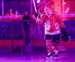 Hokej z Gwiazdami w Tychach dla WOŚP. Na lodowisku gwiezdna konstelacja