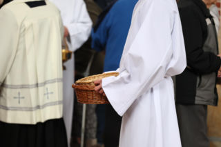 Dzień Zaduszny 2 listopada a obowiązek mszy. Prawo kanoniczne stawia sprawę jasno