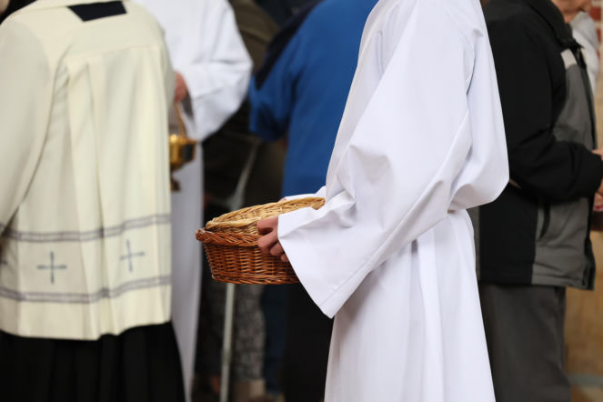 Dzień Zaduszny 2 listopada a obowiązek mszy. Prawo kanoniczne stawia sprawę jasno