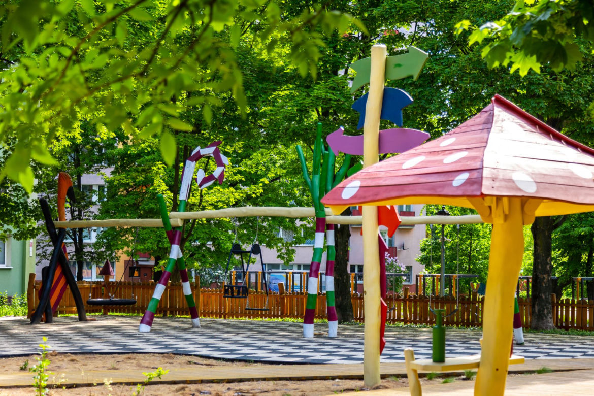 Plac zabaw inspirowany Alicją w krainie czarów