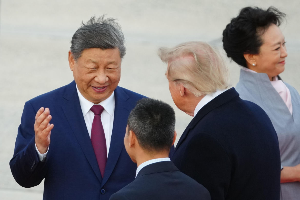 Przywódca Chin przyleciał do USA. Też przeszedł po czerwonym dywanie