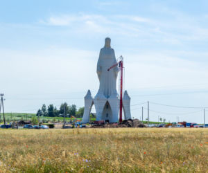 Budowa pomnika Matki Boskiej w Konotopiu