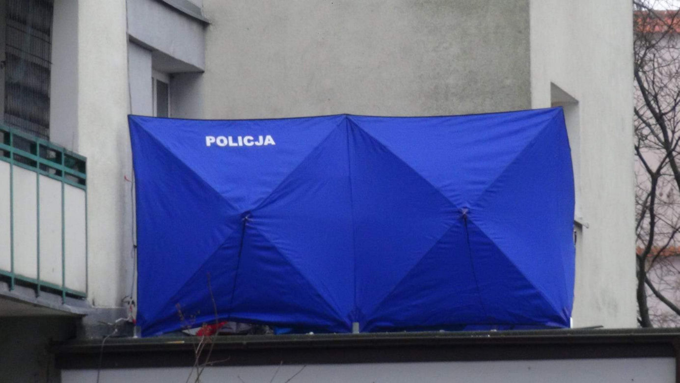 Tragedia na Mokotowie. Spadła z 8. piętra na dach klatki schodowej. Nie żyje