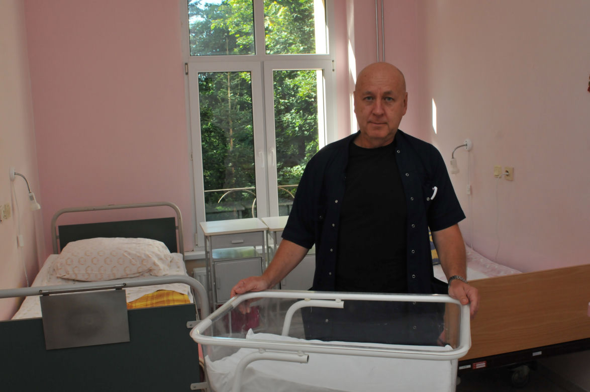 POSZUKIWANIA RODZICÓW, KTÓRZY UCIEKLI Z DZIECKIEM ZE SZPITALA.