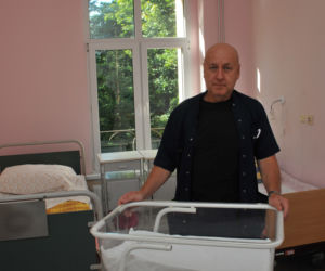 POSZUKIWANIA RODZICÓW, KTÓRZY UCIEKLI Z DZIECKIEM ZE SZPITALA.