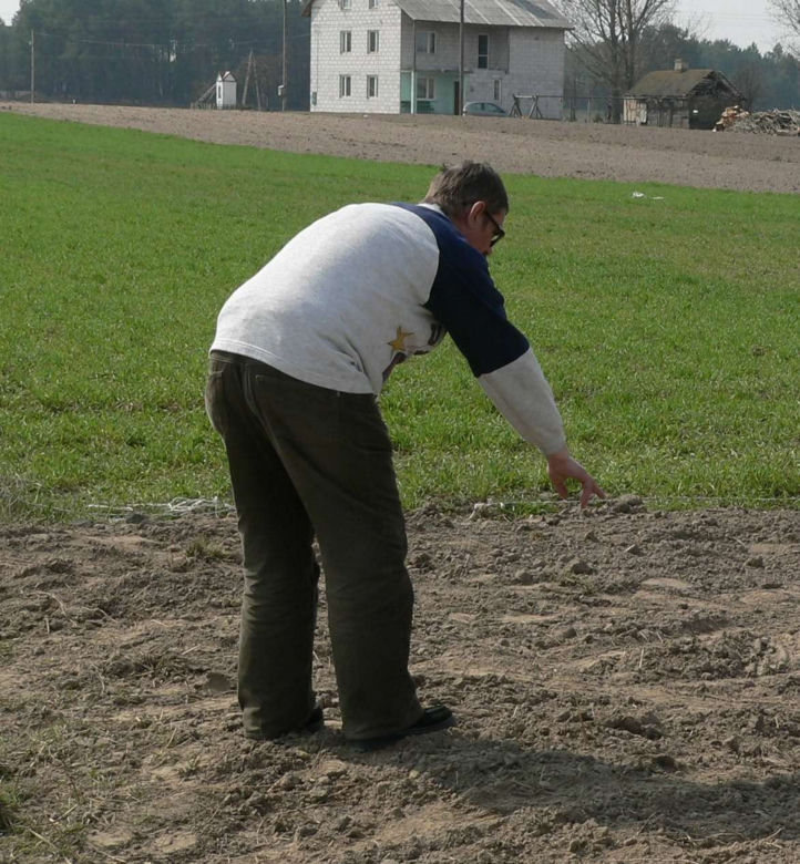 Kombajn ziemniaczany zmiażdżył Wacława. Potworna tragedia pod Garwolinem