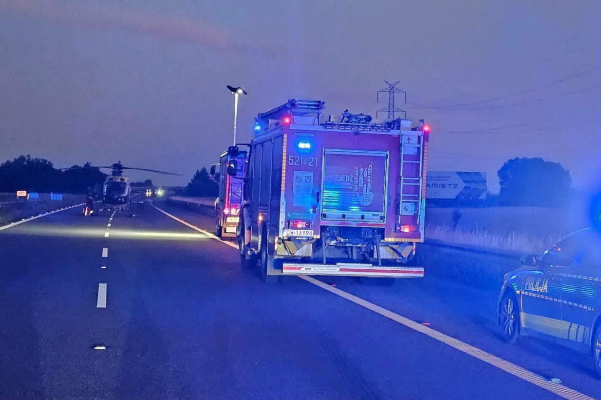 Dramat na autostradzie A4! Dachowała karetka, ratownicy trafili do szpitala