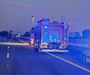 Dramat na autostradzie A4! Dachowała karetka, ratownicy trafili do szpitala