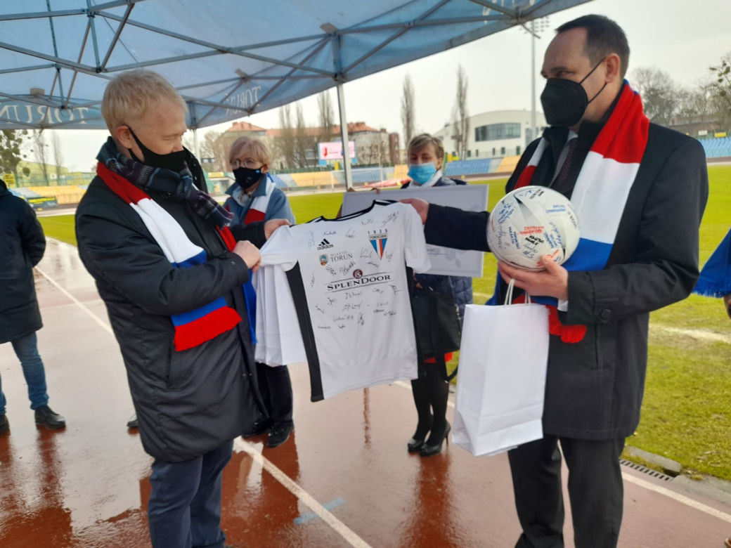 Pomorzanin Toruń ma nowego sponsora. Podpisanie umowy na Stadionie Miejskim