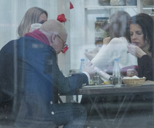 Premier kupił kwiaty a Kamiński bieliznę