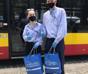 Kontrolerzy MPK Wrocław rozdadzą pasażerom ponad dwa tysiące maseczek