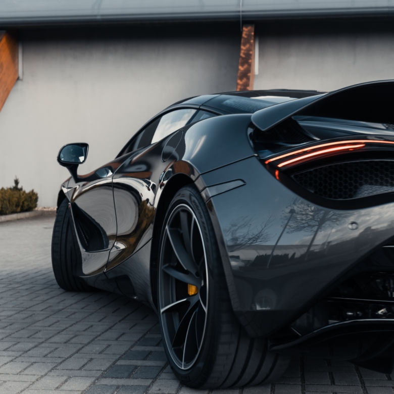 Hubert Hurkacz w McLarenie 720S Coupe