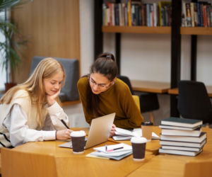 Edukacja w 2026 roku. Co warto studiować i czy studia faktycznie są potrzebne? [RAPORT]