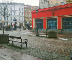 Przemalowana fasada pawilonu przy pl. Zgody
