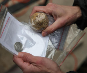 Niezwykłe przedmioty odkryte podczas remontu na Wawelu. Najstarsze pochodzą z XV wieku [ZDJĘCIA]