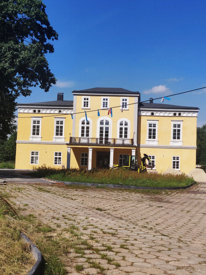 To jedno z najpiękniejszych miast na Śląsku. Czaruje jedynym takim pałacem myśliwskim w Polsce