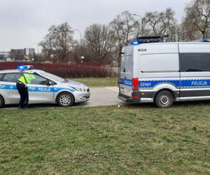 Wypadek w Dolinie Służewieckiej. Rozbite samochody i dwie osoby w szpitalu