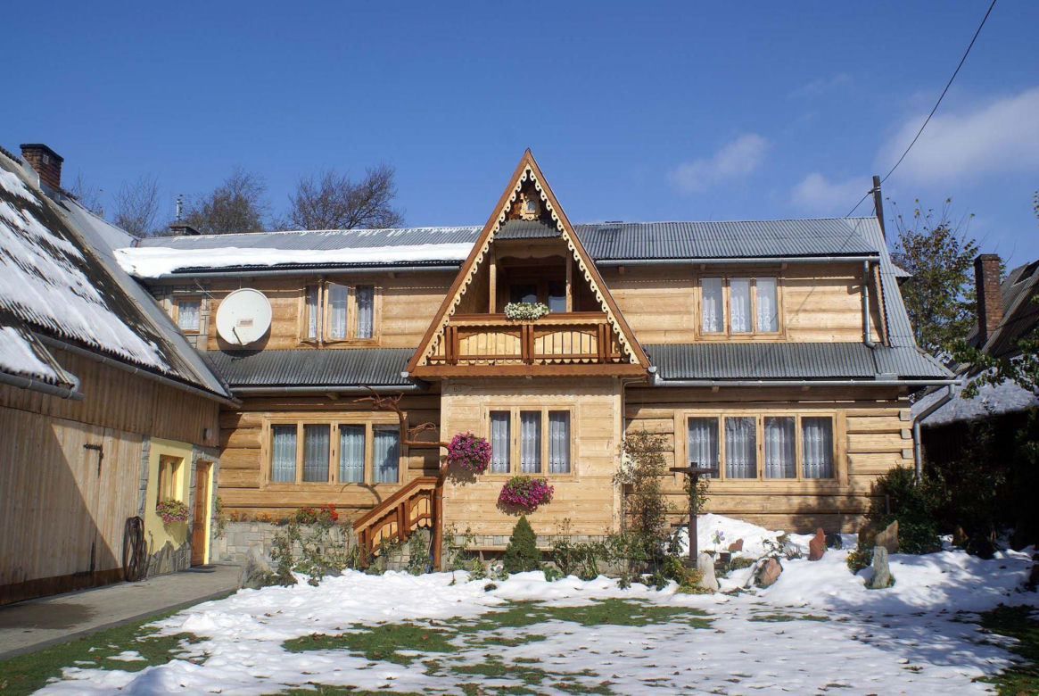 Ta małopolska wieś to żywy skansen. Kilkuset letnie chałupy wciąż zamieszkują mieszkańcy