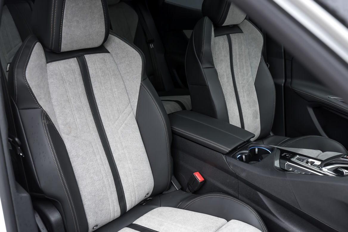Peugeot 3008 Hybrid4 EAT8 GT