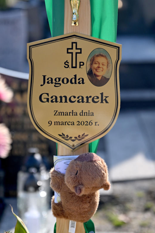Morze kwiatów. Tak wygląda grób pilotki Jagody Gancarek tydzień po pogrzebie