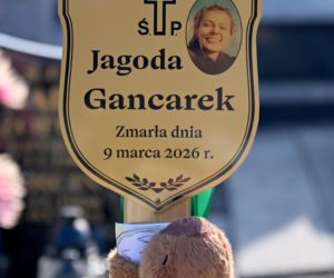 Morze kwiatów. Tak wygląda grób pilotki Jagody Gancarek tydzień po pogrzebie