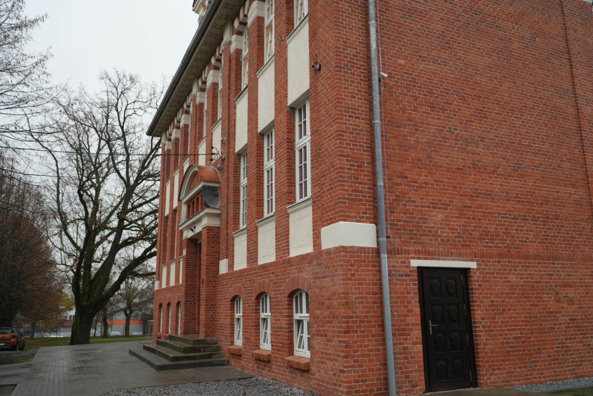 Ta zabytkowa szkoła ma ponad 100 lat. Po latach starań odzyskała blask