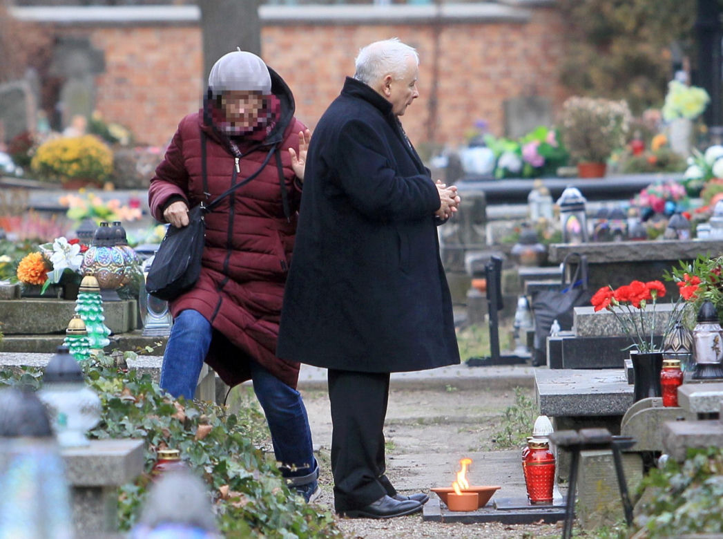 Kaczyński pojechał w święta na cmentarz