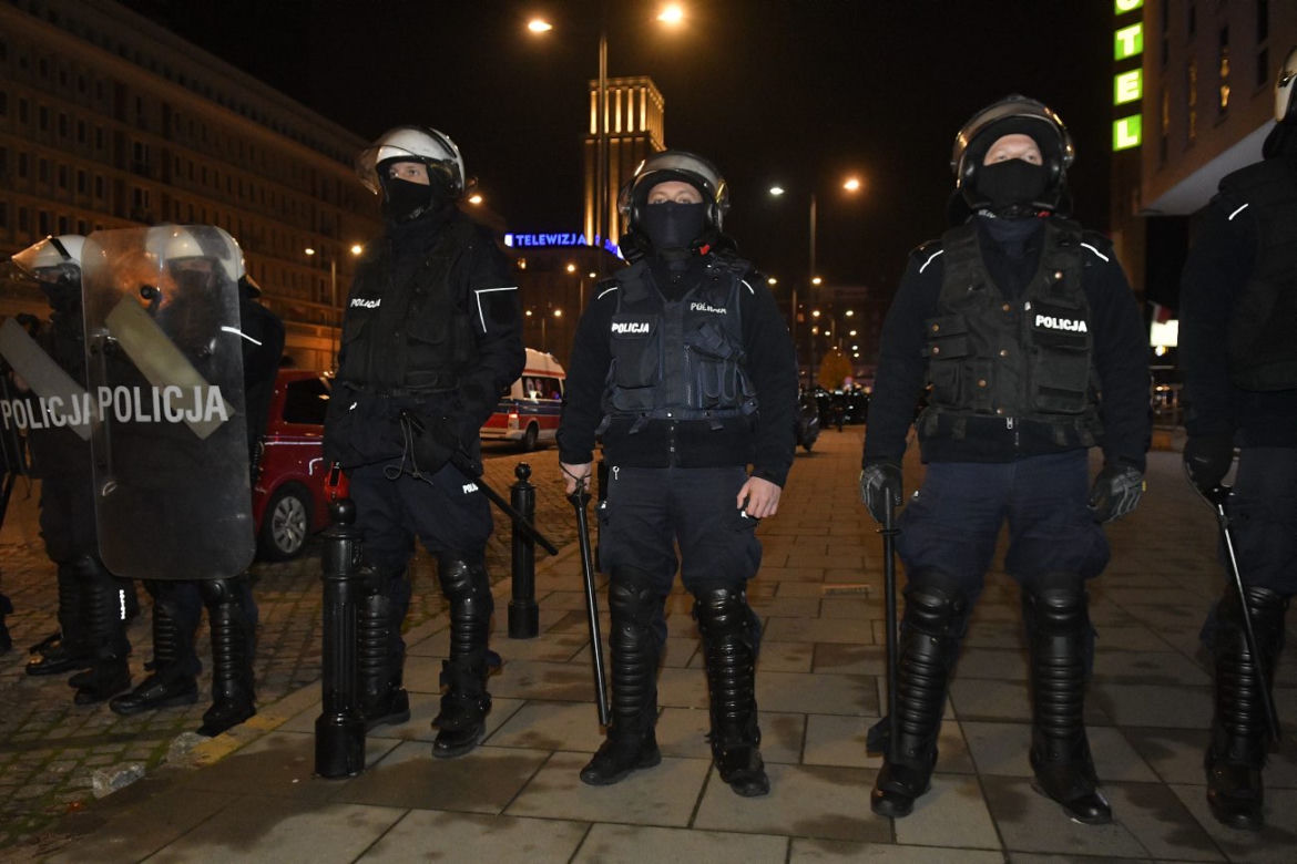 Pałki i gaz na ulicach