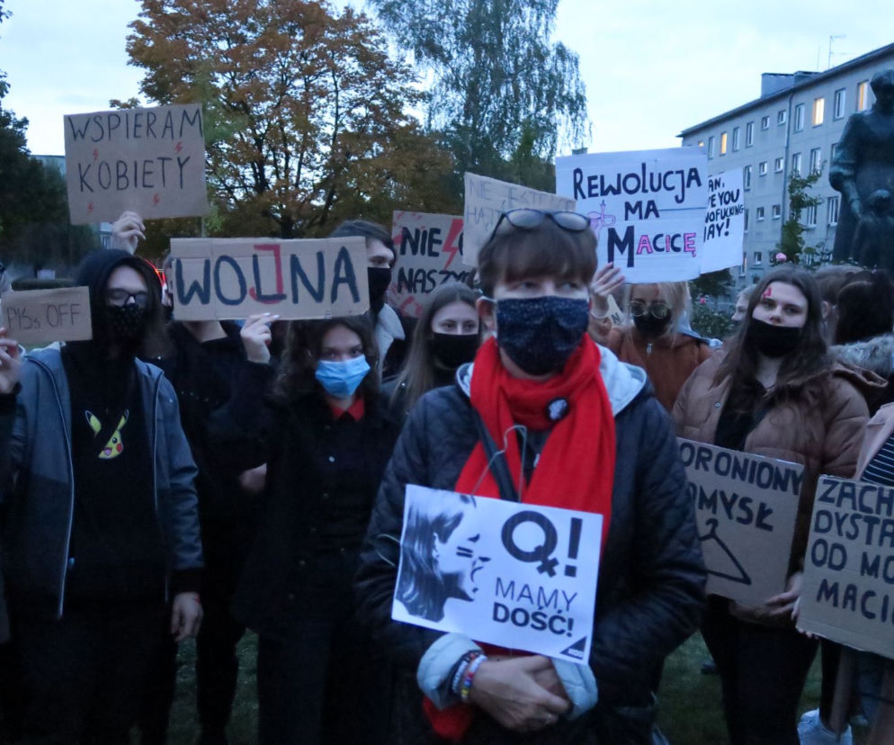 Kalisz: manifestacja na głównych ulicach miasta i pod kurią