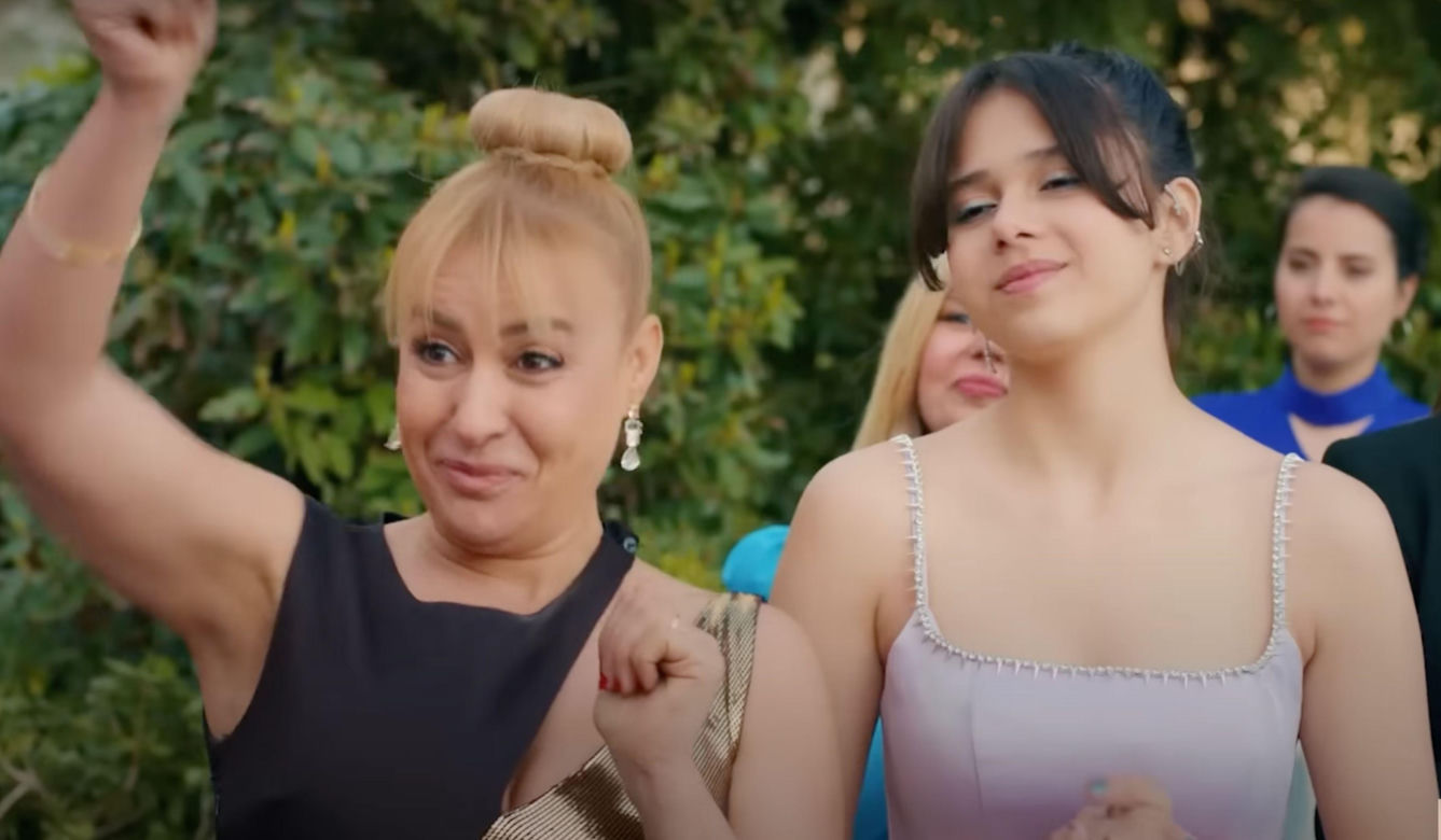 Melis ogłosi, że jest w ciąży z Egem i w ten sposób zmusi go do ślubu.