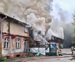 Pożar magazynu w Szczecinie. Ogień zajął halę, w akcji 7 zastępów