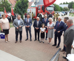 Dąbrówka Stany, gmina Skórzec: nowym wozem strażackim, po nowej drodze, do nowej szkoły