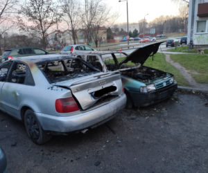 Radom: Pożar aut na parkingu przy 11 listopada.