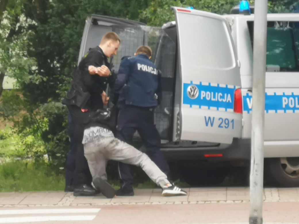 Szaleniec na ulicach Świnoujścia
