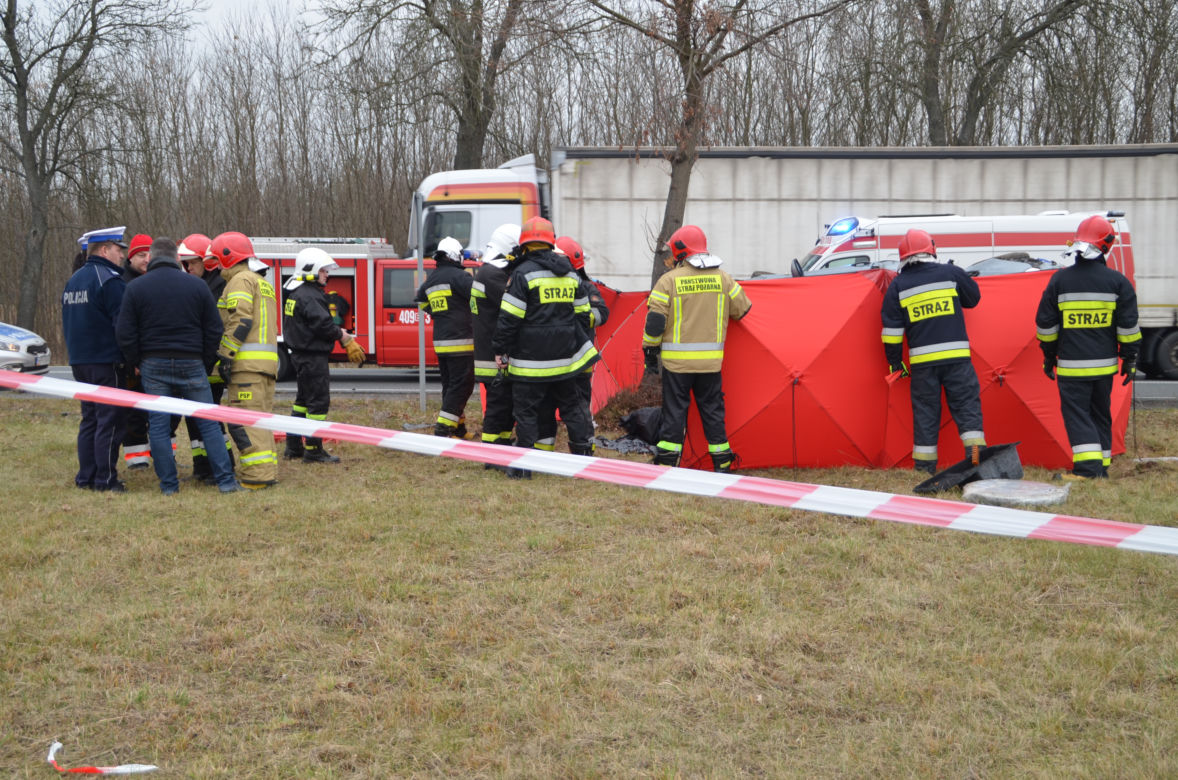 Śmiertelny wypadek na dk 74. Nie żyje kobieta