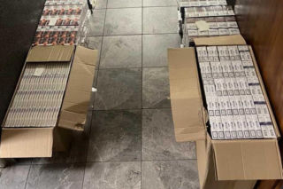 42-latek z powiatu siedleckiego przewoził nielegalne papierosy i próbował staranować policjanta