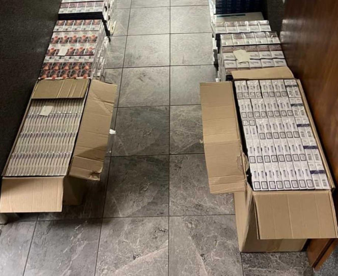 42-latek z powiatu siedleckiego przewoził nielegalne papierosy i próbował staranować policjanta