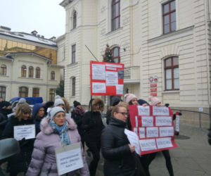 Bydgoszczanie walczą o podwyżki przed sądem. Pracownik sądowy - status głodowy!