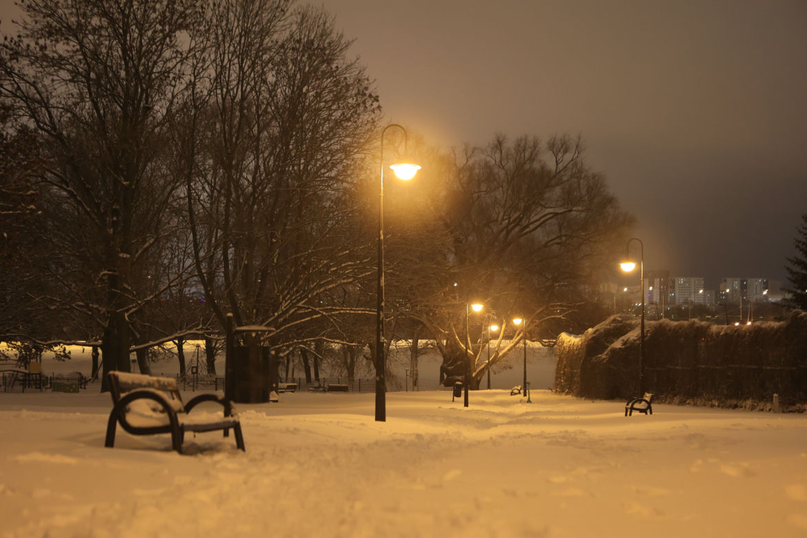 Śnieżny Lublin wieczorową porą