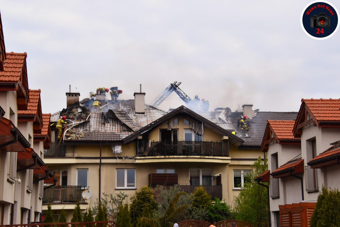 Pożar domu w Mysiadle. Strażacy musieli rozebrać dach 