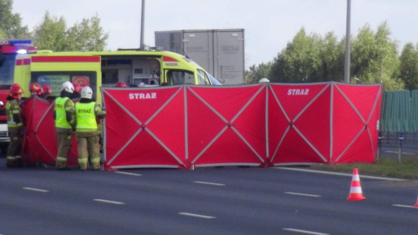 Tragiczny wypadek na S8 pod Wołominem. Motocyklista huknął w bariery, nie żyje
