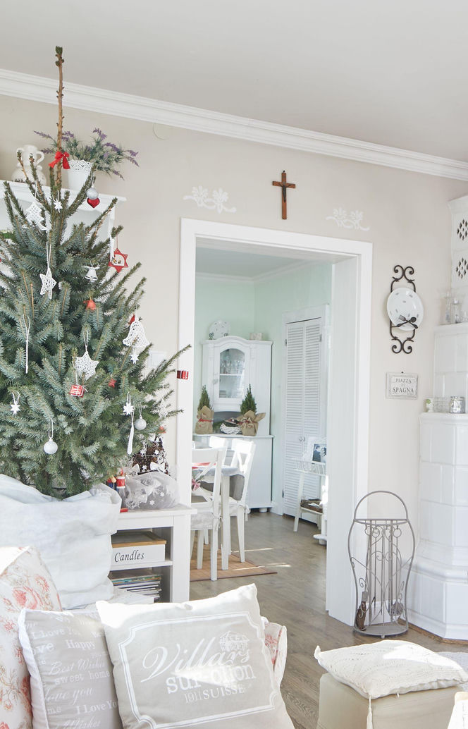 Świąteczne choinki w bieli