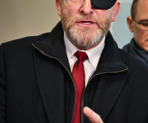 Grzegorz Braun pojawił się w prokuraturze. Nie otrzymał żadnych zarzutów