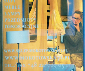 Socha kupuje antyki na wyprzedaży