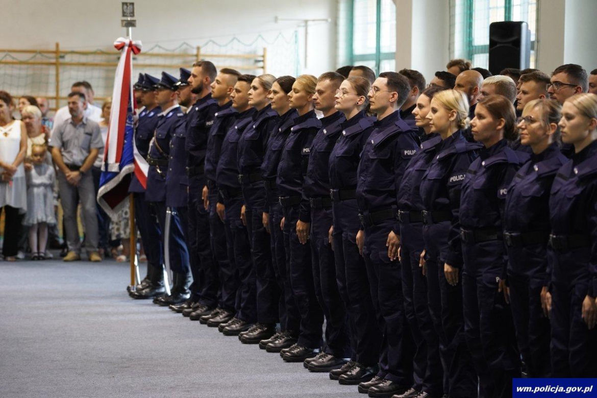 Ślubowanie nowych policjantów w Olsztynie. W szeregi wstąpiło 47 funkcjonariuszy [ZDJĘCIA]