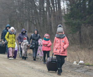 Wojna na Ukrainie. Tłumy uchodźców w Medyce i na dworcu we Lwowie