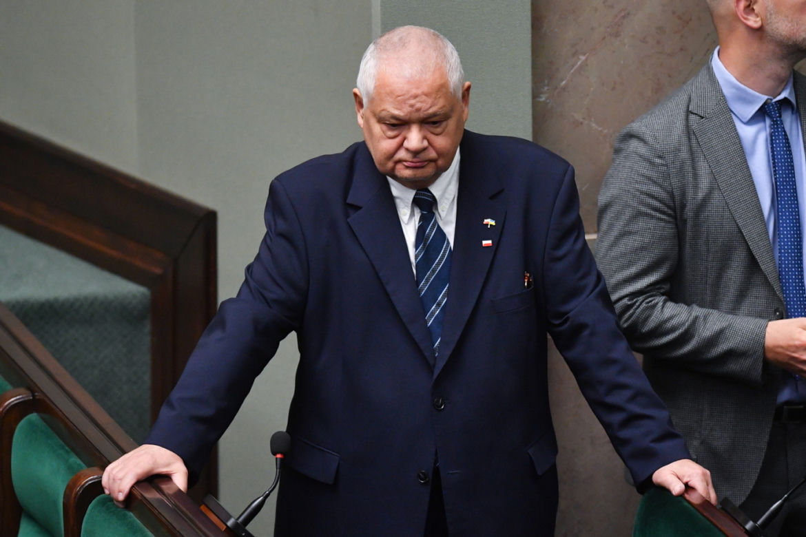 Klaudia Jachira rzuca pieniędzmi w Sejmie