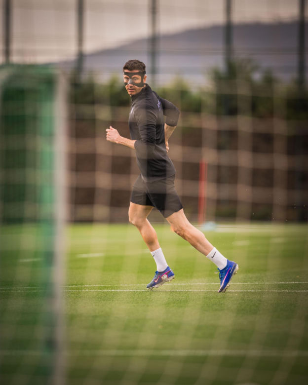 Robert Lewandowski trenował w masce